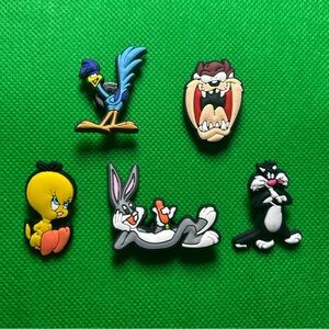New Set of 5 Warner Brothers Looney Tunes Croc Charm Collection Classic Cartoon
